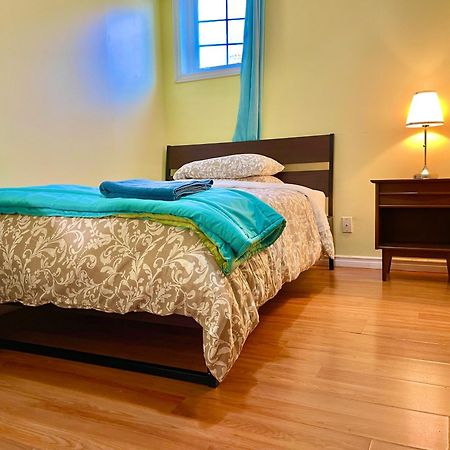 Nice Room At York University Toronto Extérieur photo