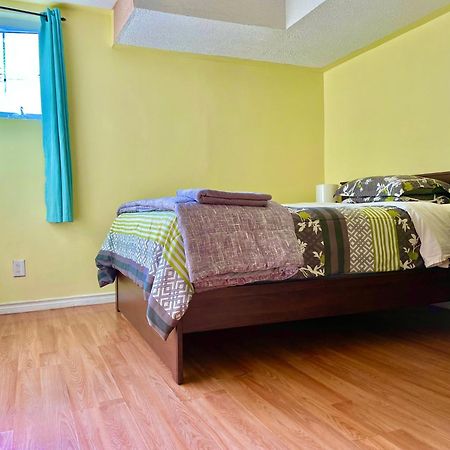Nice Room At York University Toronto Extérieur photo